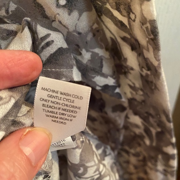 Short-sleeved floral top - Picture 4 of 4